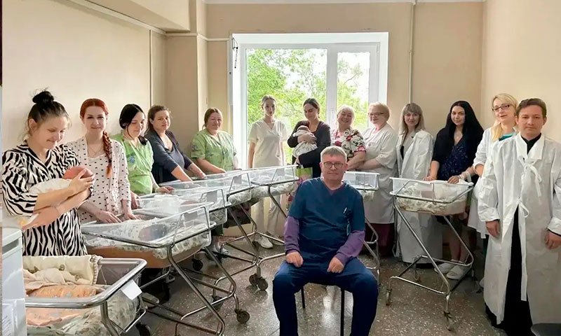 Там, где начинается жизнь: центр поздравил молодых мам в День защиты детей