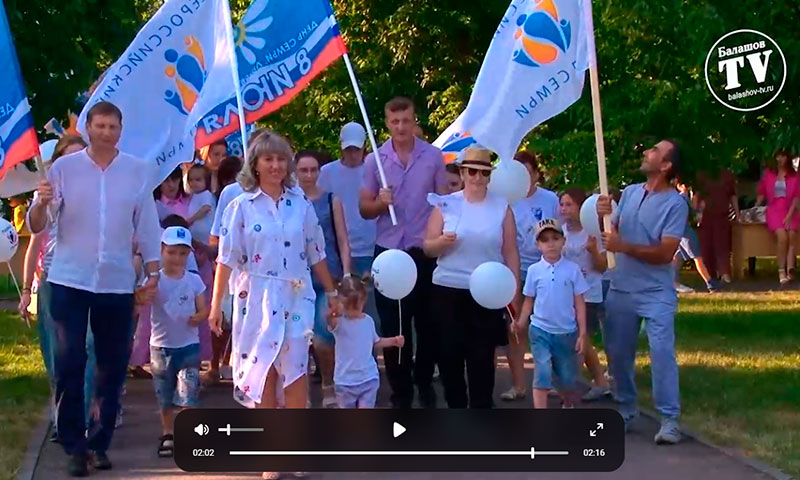«Парад колясок» в Театральном парке Балашова (Репортаж БАЛТВ)