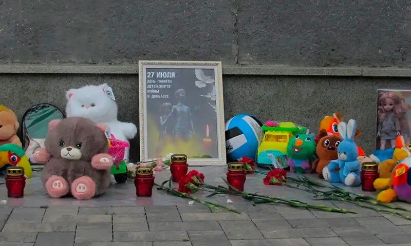 Памяти детей Донбасса: у Вечного огня прошла мемориальная акция