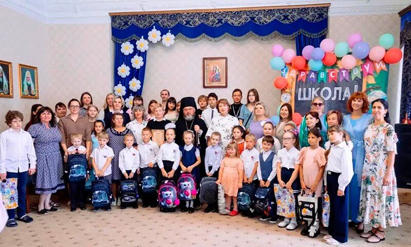 «Добрый портфель»: девять первоклассников собрали в школу