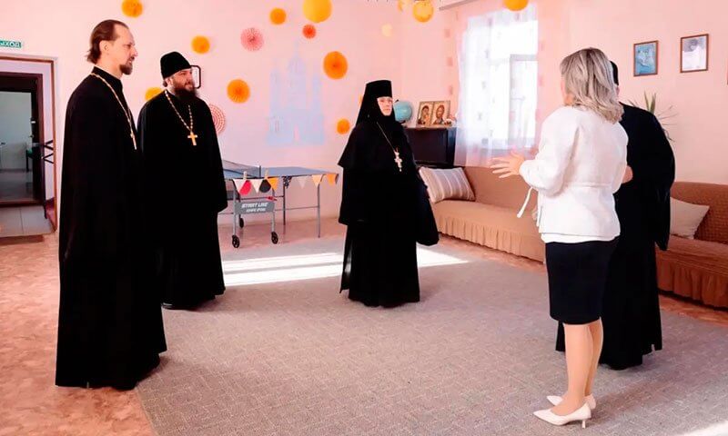 Комиссия Синодального отдела посетила кризисный центр «С верой в жизнь!»